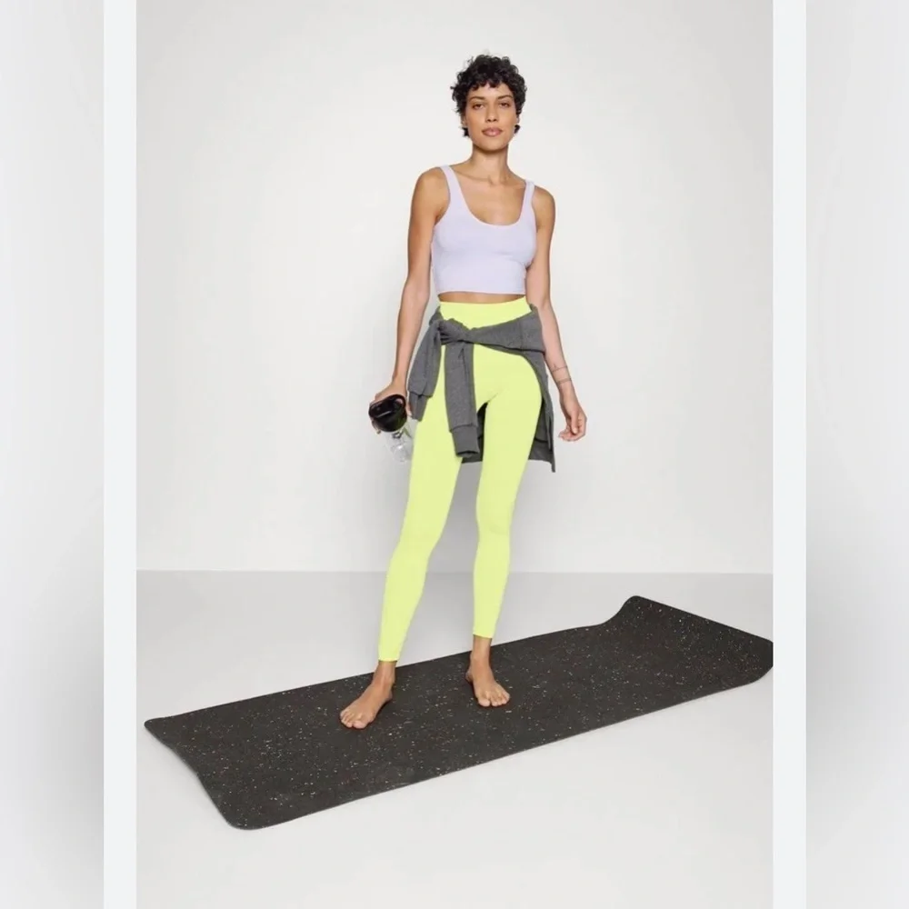 NWT. $78R Free People Good Karma Leggings. Margarita. Size M/L